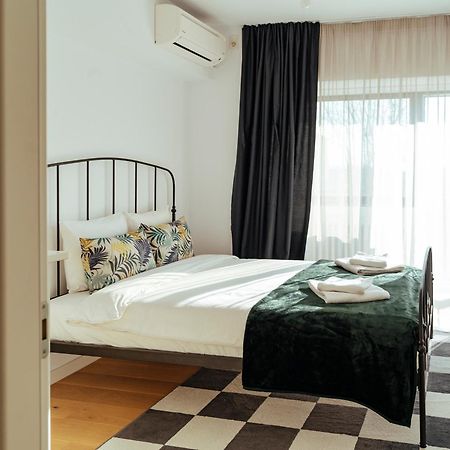 Central Modern Design Apartment Bucharest Exterior photo
