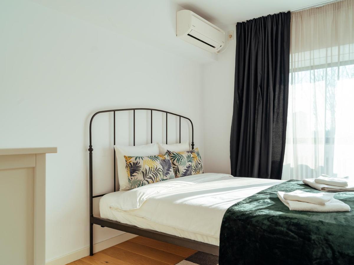 Central Modern Design Apartment Bucharest Exterior photo