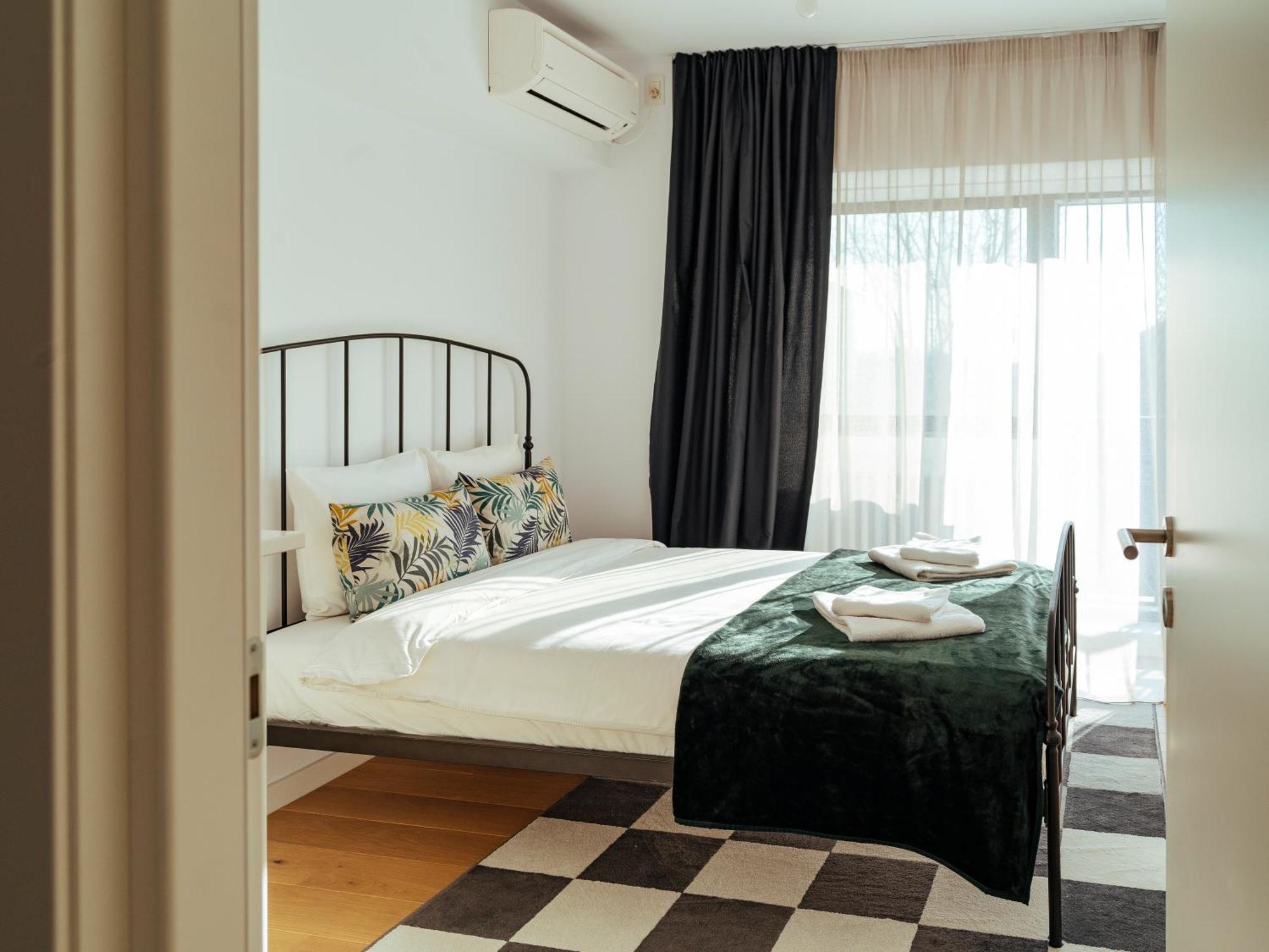 Central Modern Design Apartment Bucharest Exterior photo