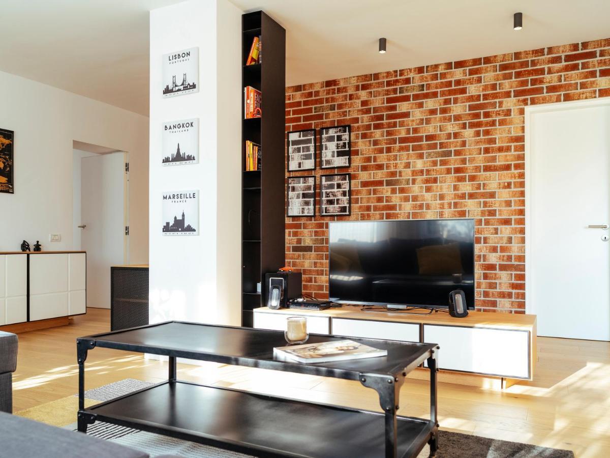 Central Modern Design Apartment Bucharest Exterior photo